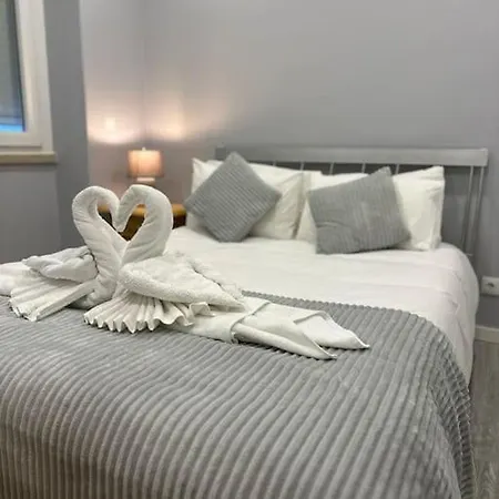 Apartment Duplex Com Jacuzzi Em Olival Basto Lisbon
