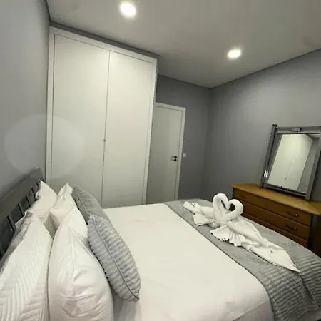 Duplex Com Jacuzzi Em Olival Basto شقة