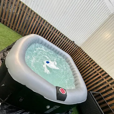 Apartment Duplex Com Jacuzzi Em Olival Basto Lisbon