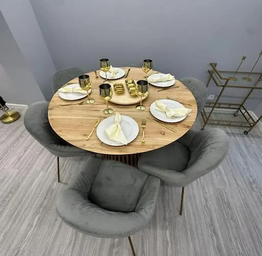 Duplex Com Jacuzzi Em Olival Basto Lissabon