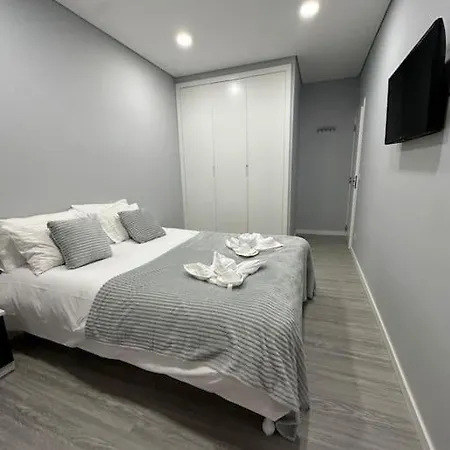 Duplex Com Jacuzzi Em Olival Basto شقة *