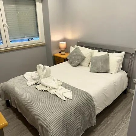 Duplex Com Jacuzzi Em Olival Basto شقة