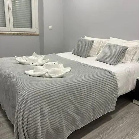 شقة Duplex Com Jacuzzi Em Olival Basto *