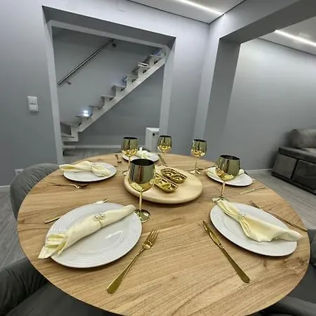 Duplex Com Jacuzzi Em Olival Basto *